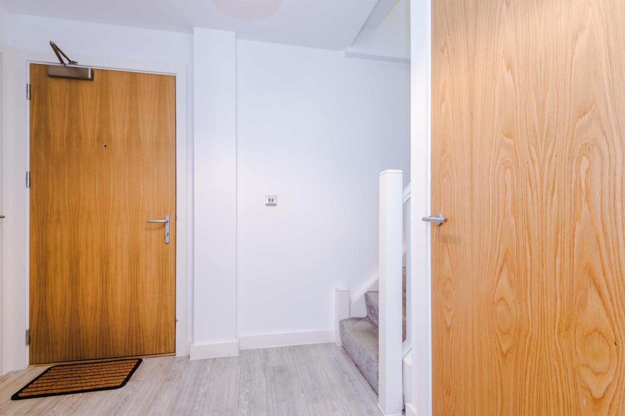 Beautiful 2 Bedroom *