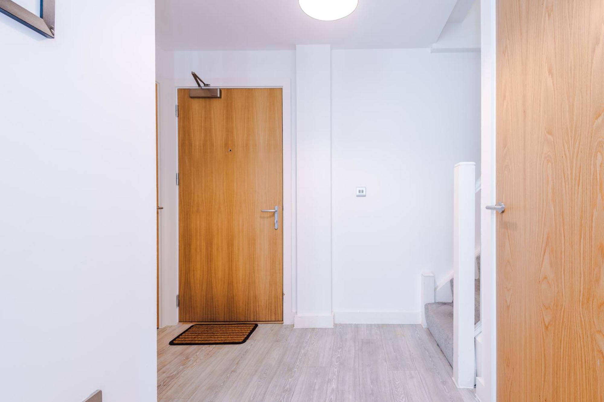 Beautiful 2 Bedroom *